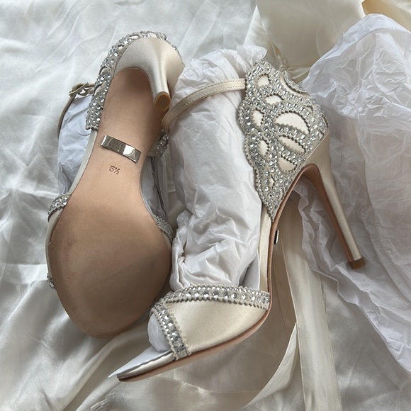 Badgley Mischka Roxy Ankle Strap Evening Shoes IVORY - Picture 13 of 16